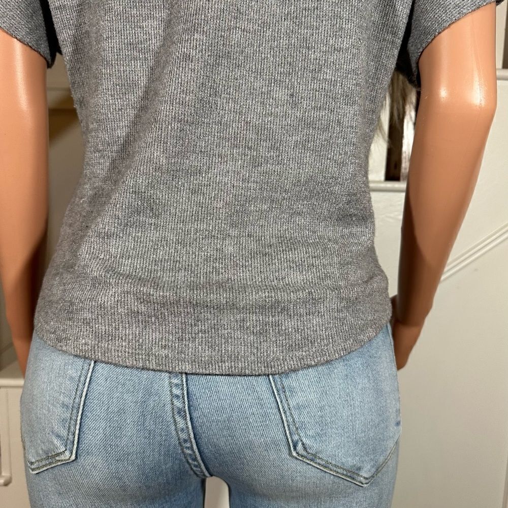 Gray knit twist front top - Picture 8 of 11